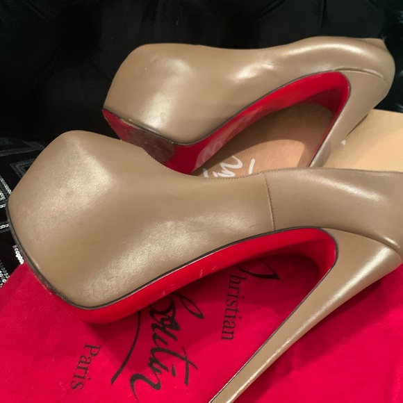 Christian Louboutin - Picture 10 of 15